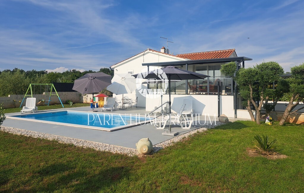 Casa esclusiva in posizione isolata con piscina e ampio giardino