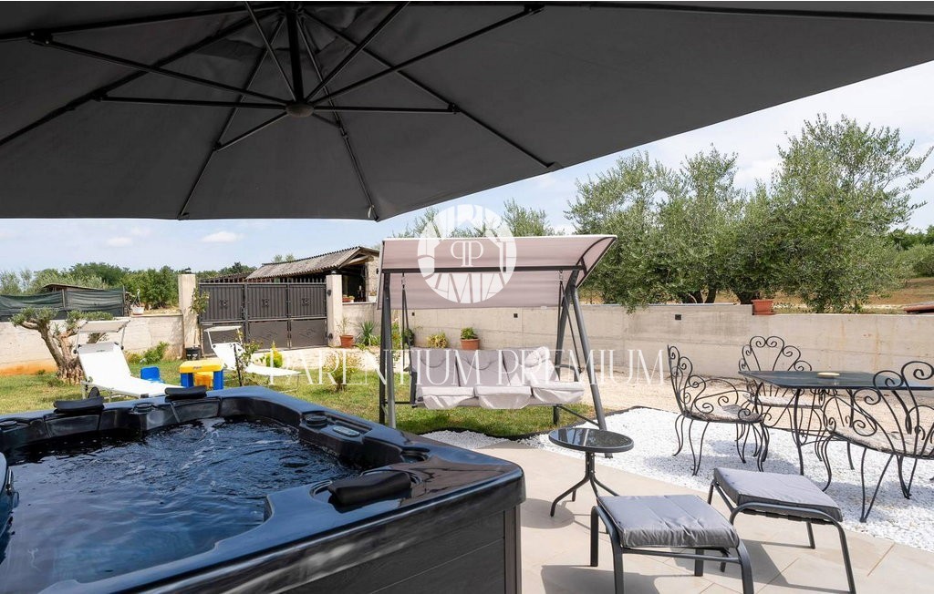 Casa esclusiva in posizione isolata con piscina e ampio giardino