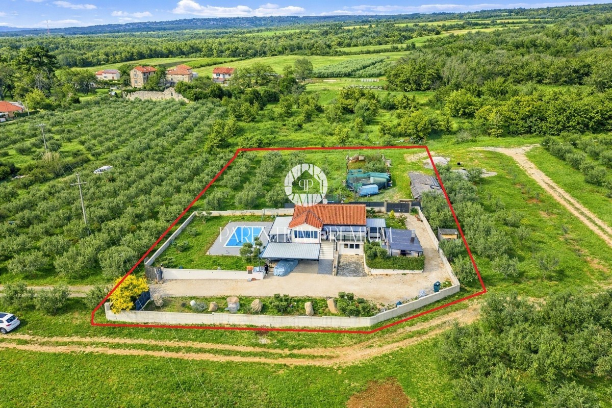 Casa esclusiva in posizione isolata con piscina e ampio giardino