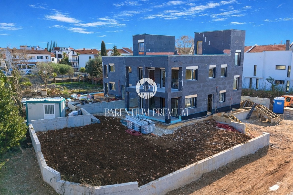 Appartamento esclusivo con vista panoramica sul mare e ampia terrazza sul tetto