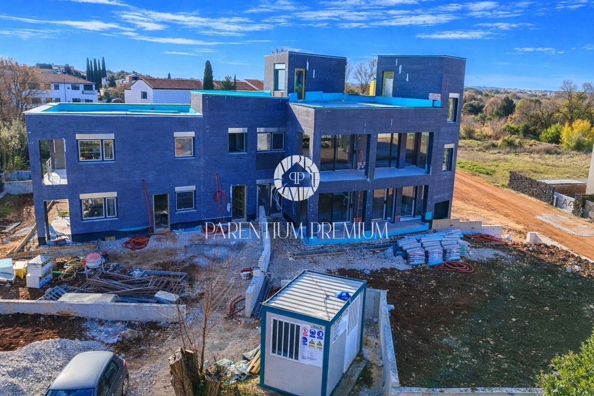 Appartamento esclusivo con vista panoramica sul mare e ampia terrazza sul tetto