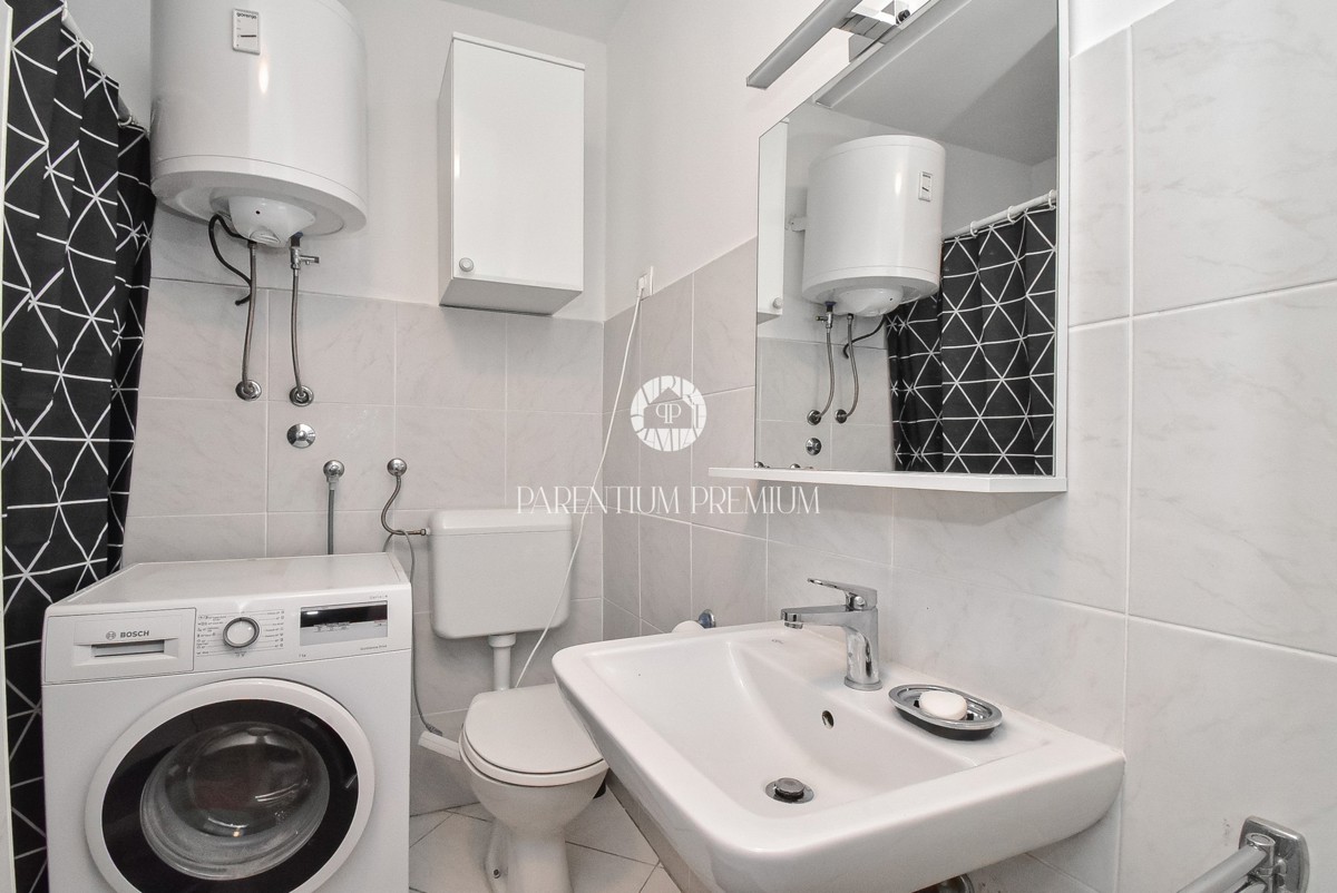 Parenzo, centro – Appartamento su due livelli a 400 m dal mare