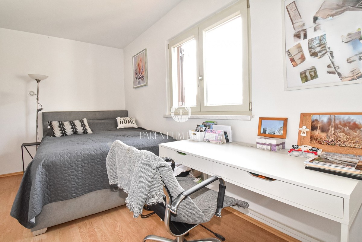 Parenzo, centro – Appartamento su due livelli a 400 m dal mare