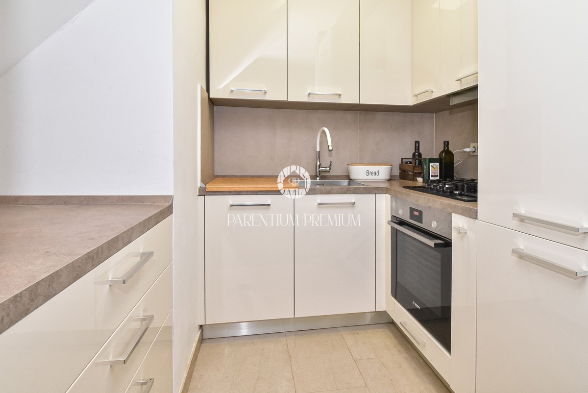 Parenzo, centro – Appartamento su due livelli a 400 m dal mare