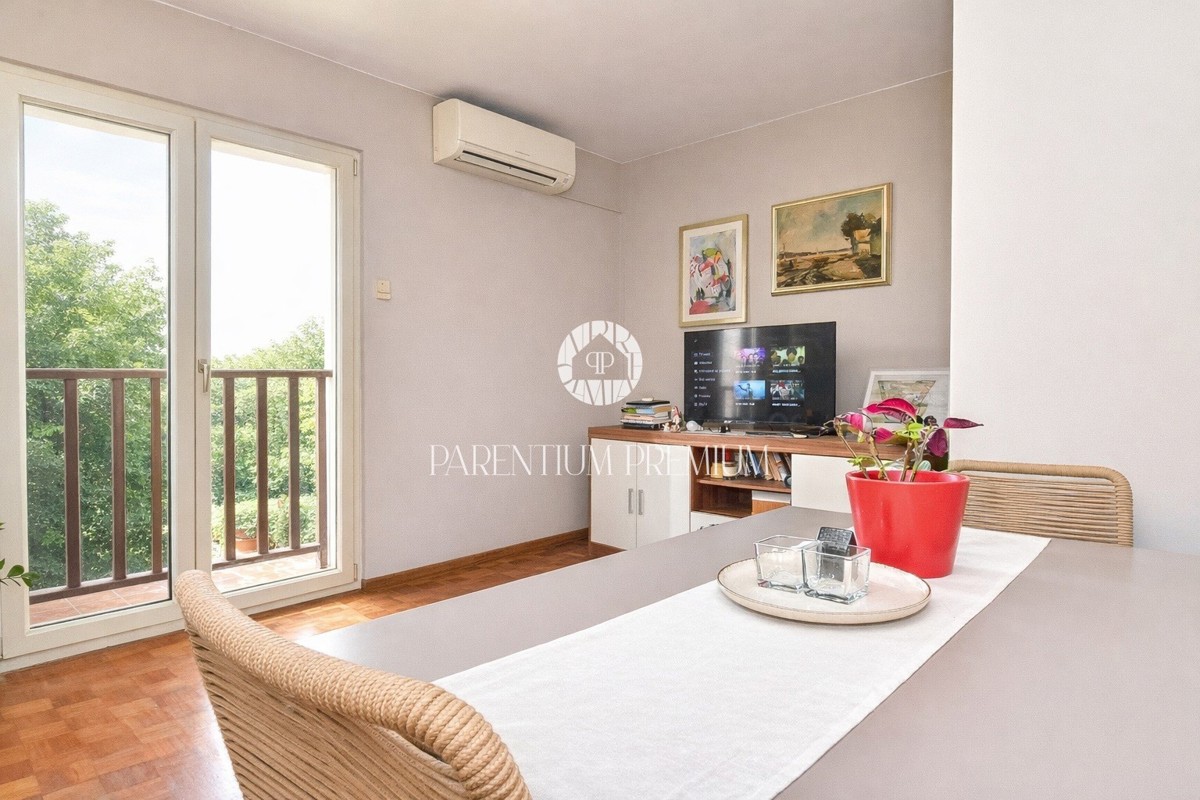 Parenzo, centro – Appartamento su due livelli a 400 m dal mare