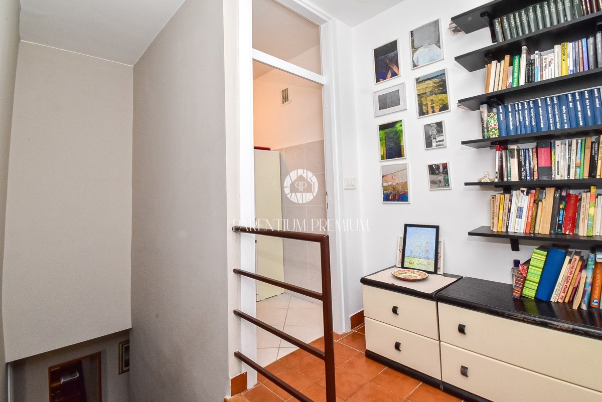 Parenzo, centro – Appartamento su due livelli a 400 m dal mare