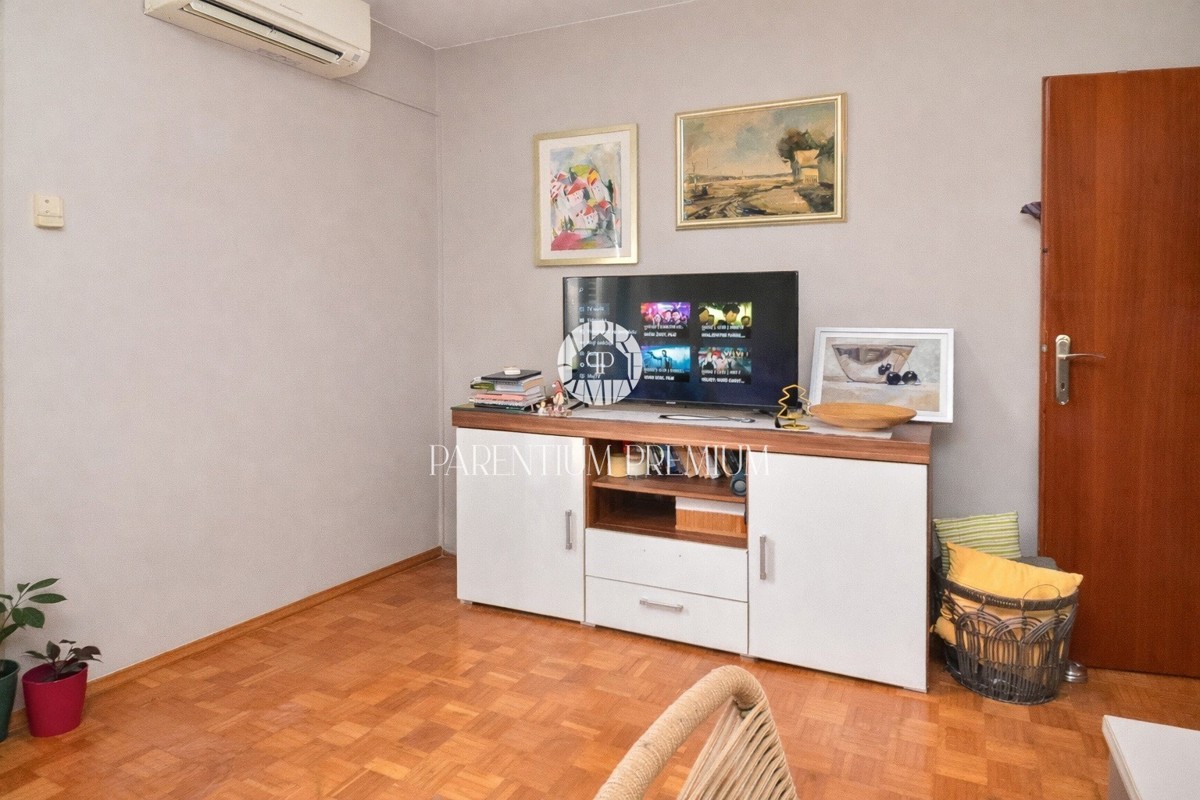 Parenzo, centro – Appartamento su due livelli a 400 m dal mare