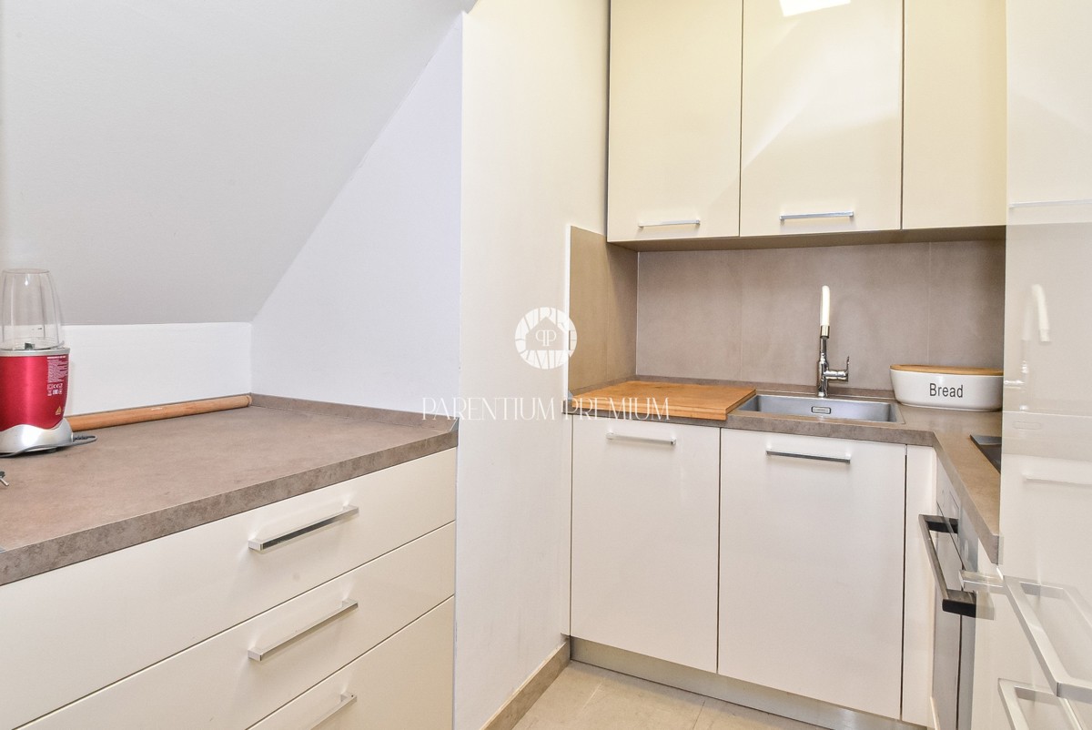 Parenzo, centro – Appartamento su due livelli a 400 m dal mare