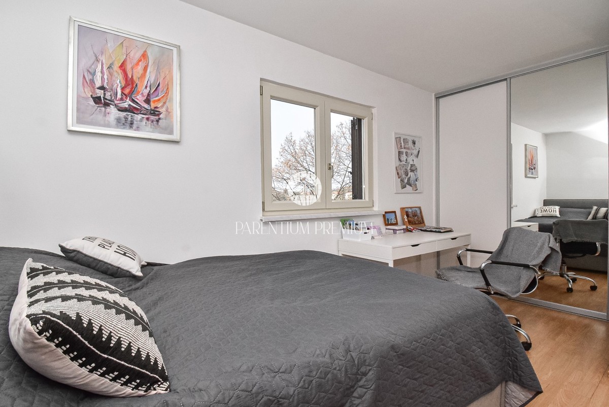 Parenzo, centro – Appartamento su due livelli a 400 m dal mare