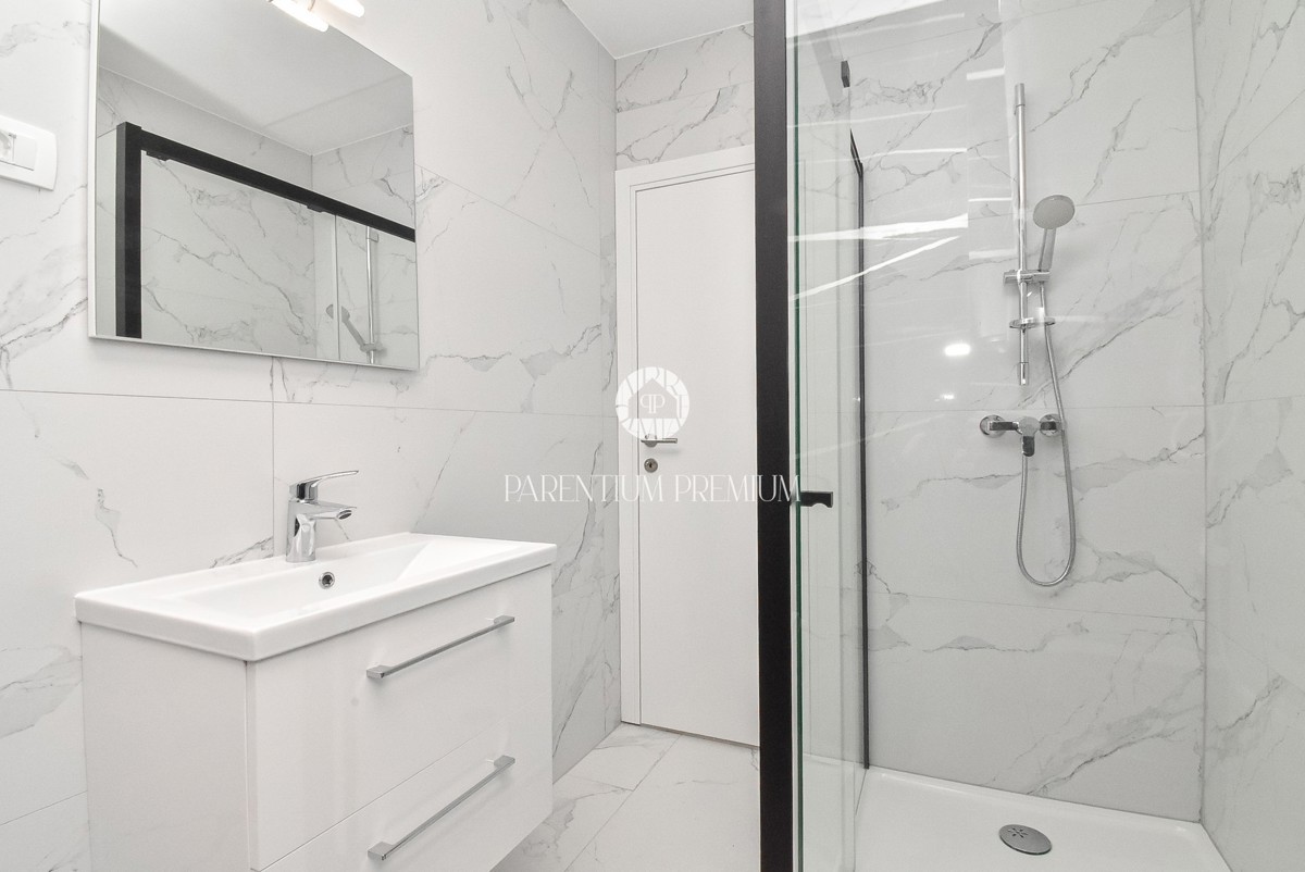 Moderno appartamento al 1° piano con due terrazzi vista mare, a soli 700 mt dal mare e dal porto turistico