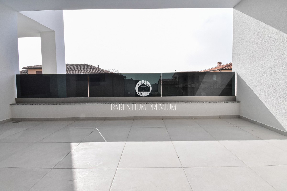 Moderno appartamento al 1° piano con due terrazzi vista mare, a soli 700 mt dal mare e dal porto turistico