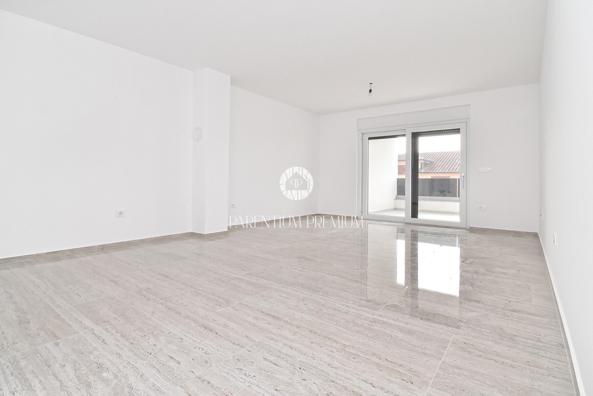 Moderno appartamento al 1° piano con due terrazzi vista mare, a soli 700 mt dal mare e dal porto turistico