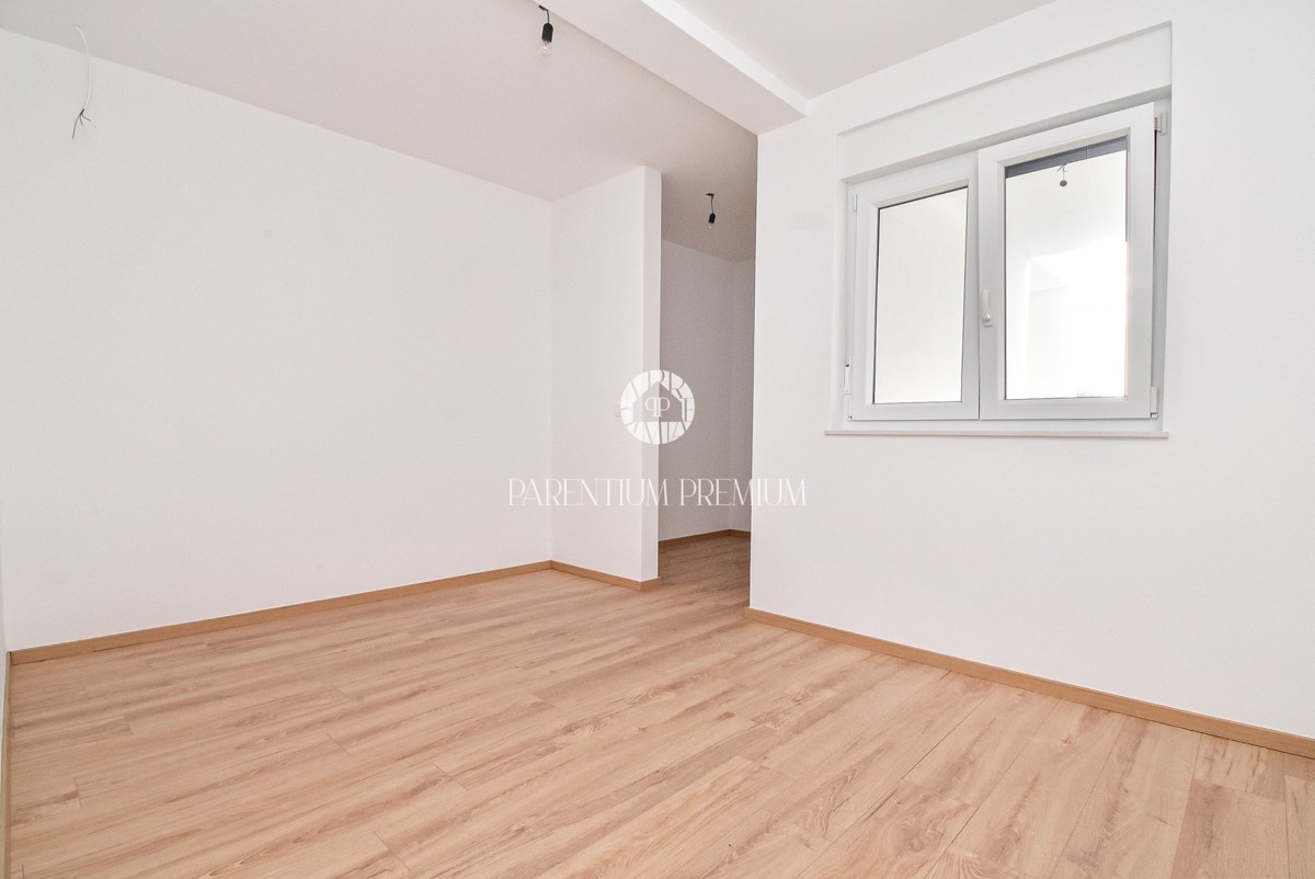 Moderno appartamento al 1° piano con due terrazzi vista mare, a soli 700 mt dal mare e dal porto turistico