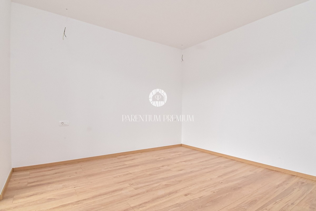 Moderno appartamento al 1° piano con due terrazzi vista mare, a soli 700 mt dal mare e dal porto turistico