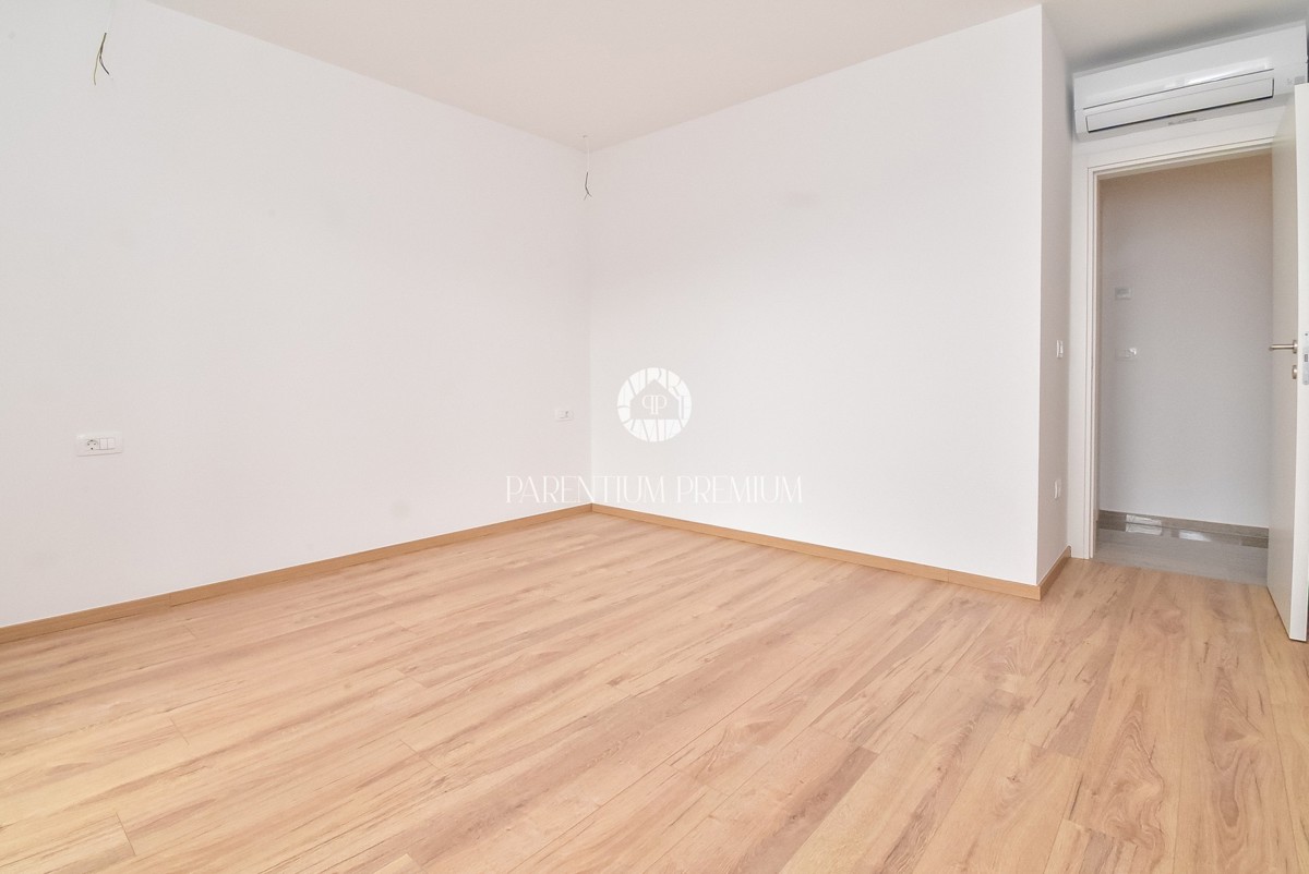 Moderno appartamento al 1° piano con due terrazzi vista mare, a soli 700 mt dal mare e dal porto turistico