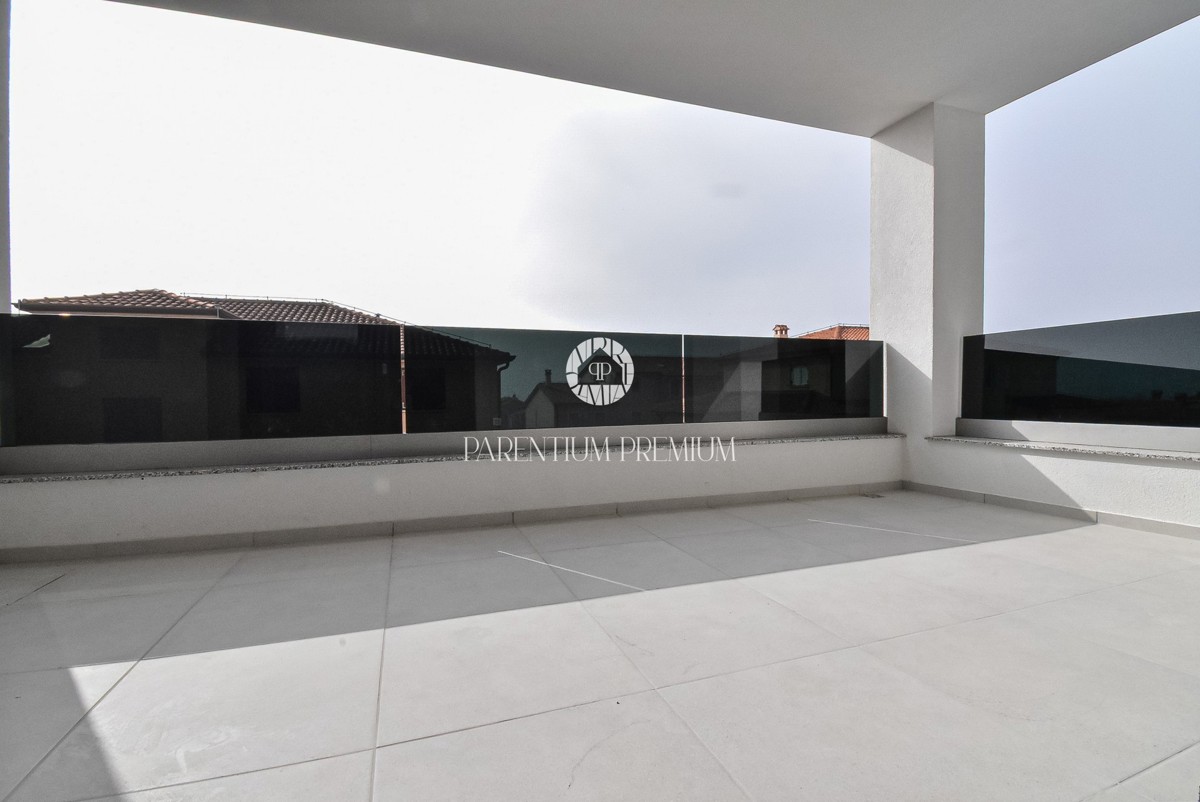 Moderno appartamento al 1° piano con due terrazzi vista mare, a soli 700 mt dal mare e dal porto turistico