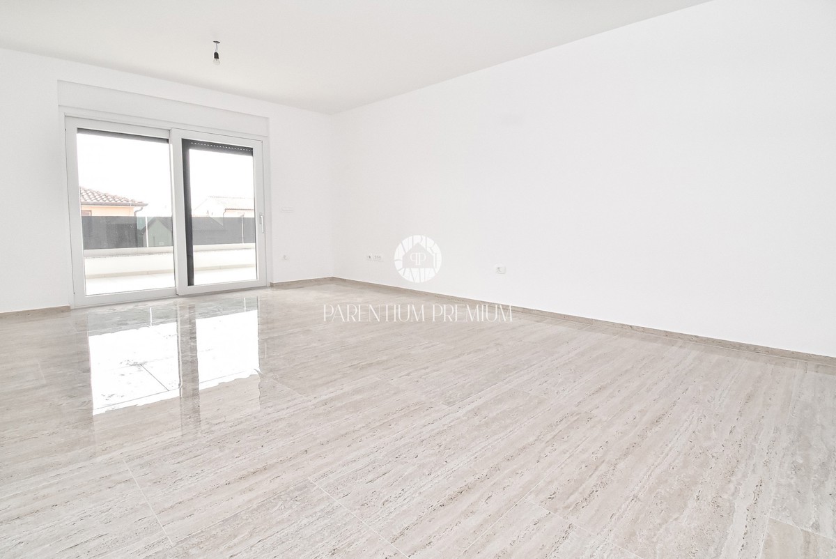 Moderno appartamento al 1° piano con due terrazzi vista mare, a soli 700 mt dal mare e dal porto turistico