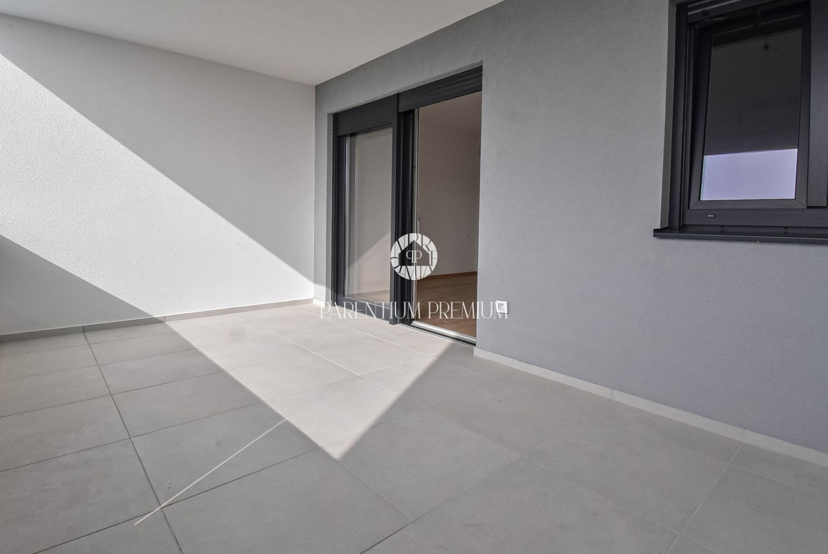 Moderno appartamento al 1° piano con due terrazzi vista mare, a soli 700 mt dal mare e dal porto turistico