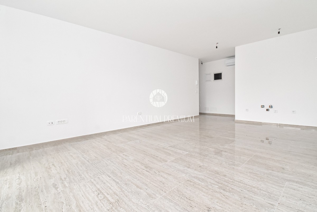 Moderno appartamento al 1° piano con due terrazzi vista mare, a soli 700 mt dal mare e dal porto turistico