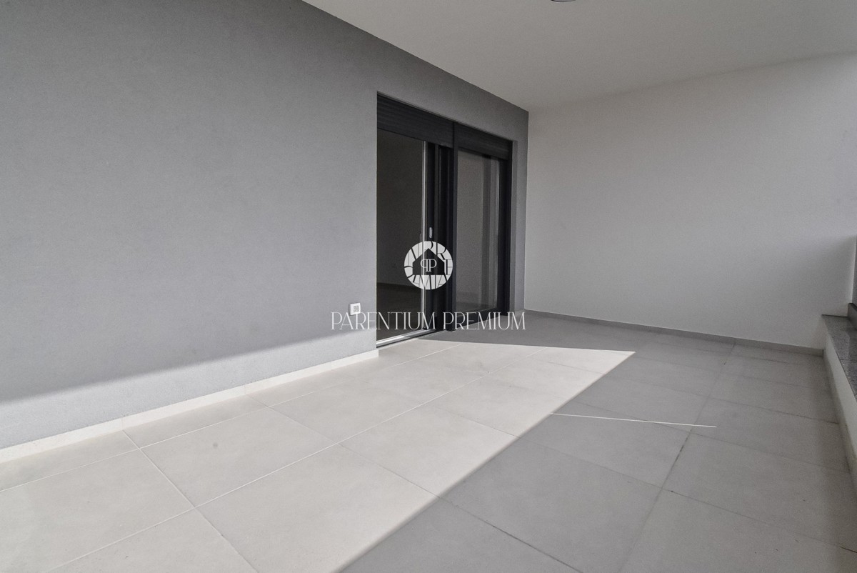 Moderno appartamento al 1° piano con due terrazzi vista mare, a soli 700 mt dal mare e dal porto turistico