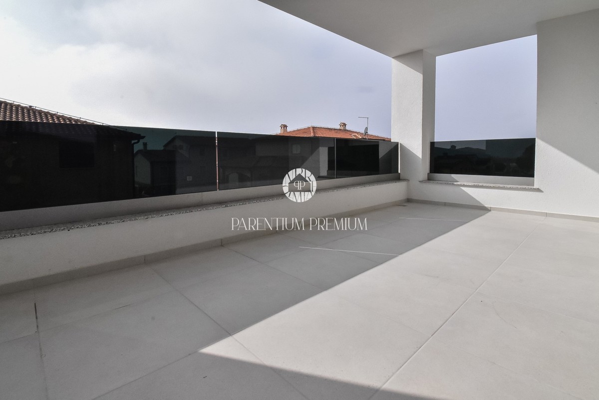 Moderno appartamento al 1° piano con due terrazzi vista mare, a soli 700 mt dal mare e dal porto turistico