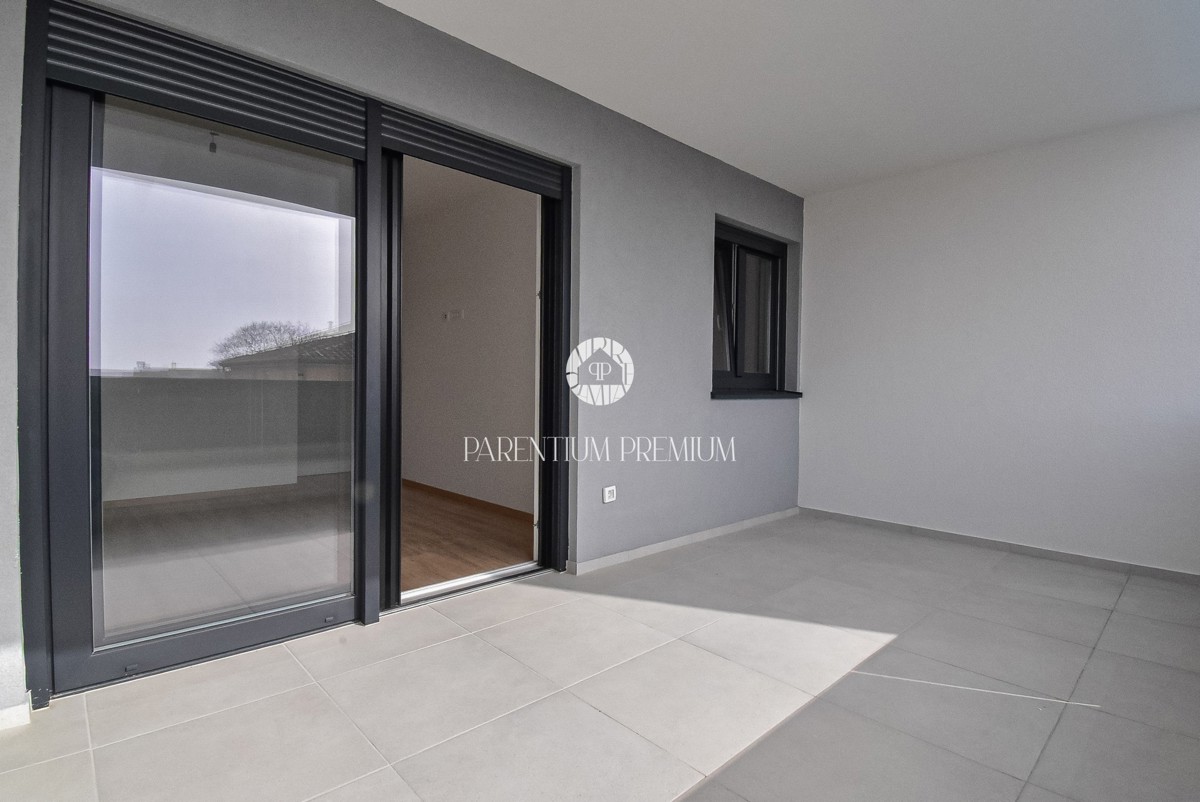 Moderno appartamento al 1° piano con due terrazzi vista mare, a soli 700 mt dal mare e dal porto turistico