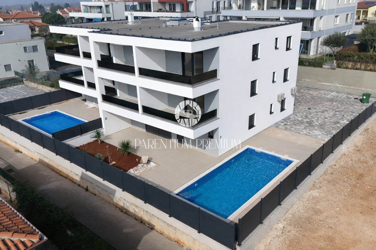 Moderno appartamento al 1° piano con due terrazzi vista mare, a soli 700 mt dal mare e dal porto turistico