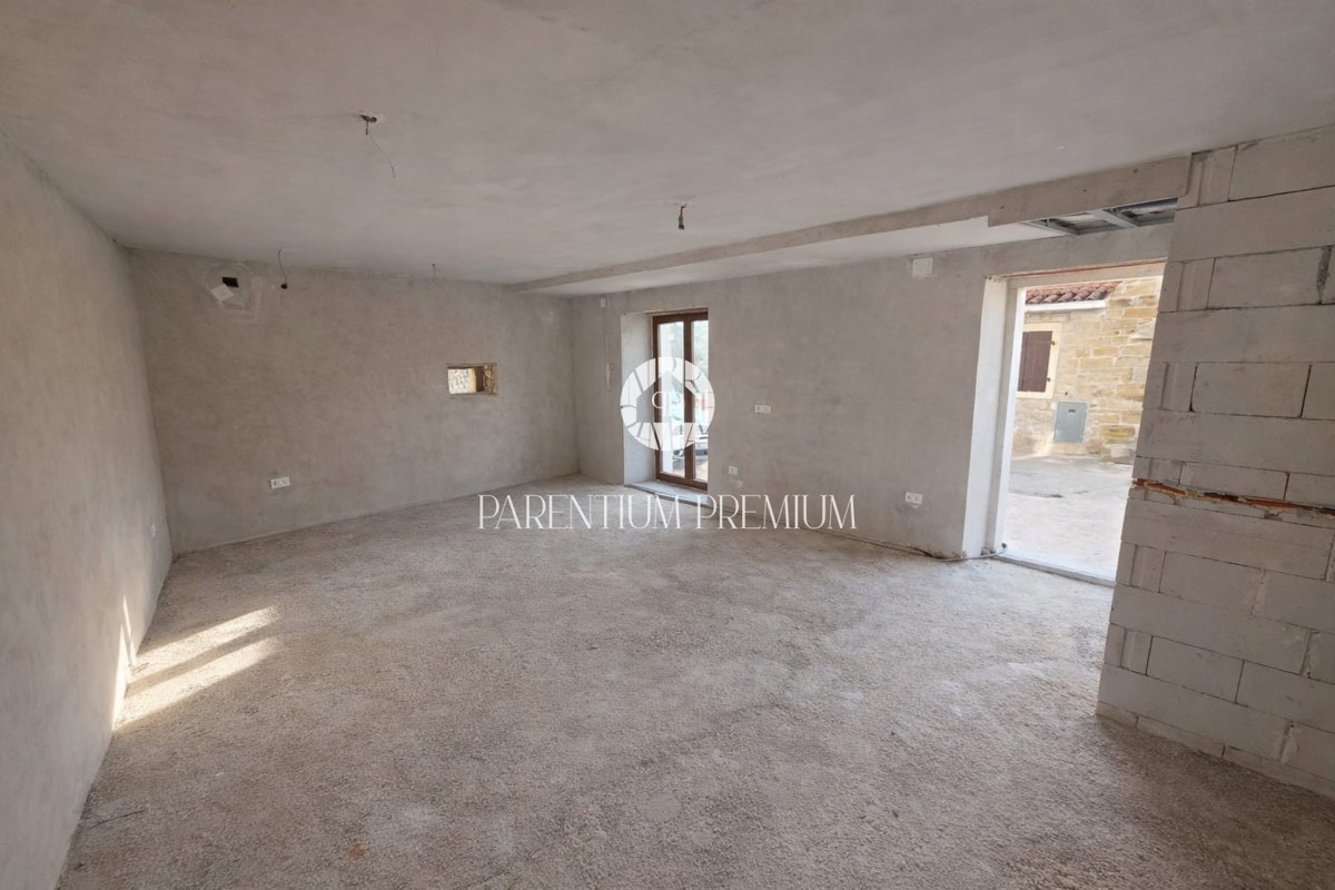 VENDITA ESCLUSIVA – Casa in pietra istriana autentica con vista mare, completamente ristrutturata nel 2025