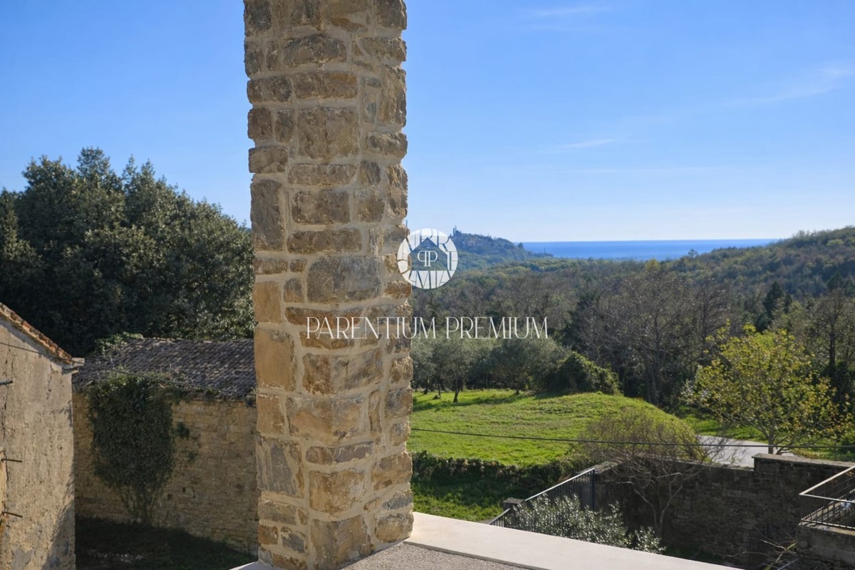 VENDITA ESCLUSIVA – Casa in pietra istriana autentica con vista mare, completamente ristrutturata nel 2025
