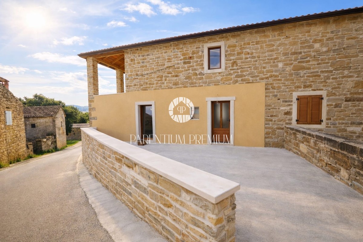VENDITA ESCLUSIVA – Casa in pietra istriana autentica con vista mare, completamente ristrutturata nel 2025