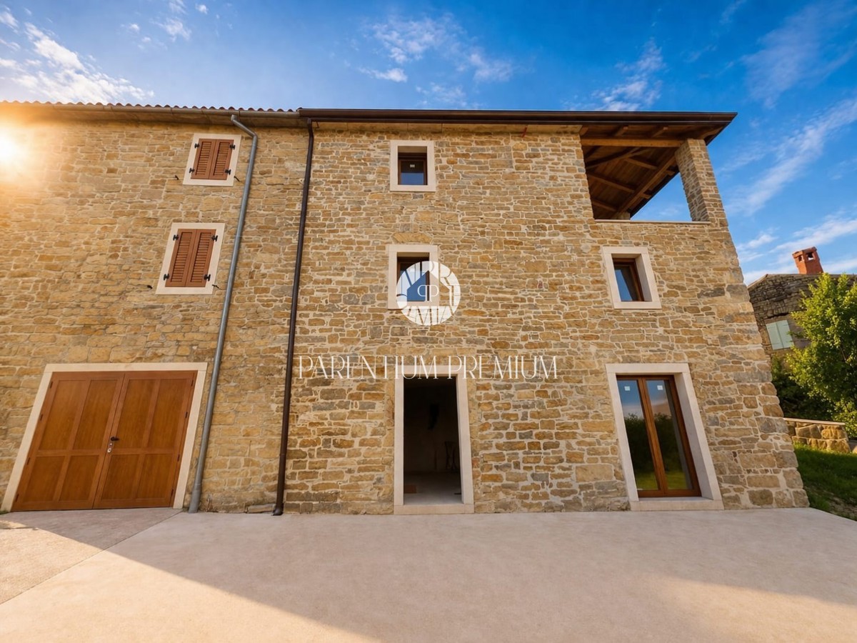 VENDITA ESCLUSIVA – Casa in pietra istriana autentica con vista mare, completamente ristrutturata nel 2025