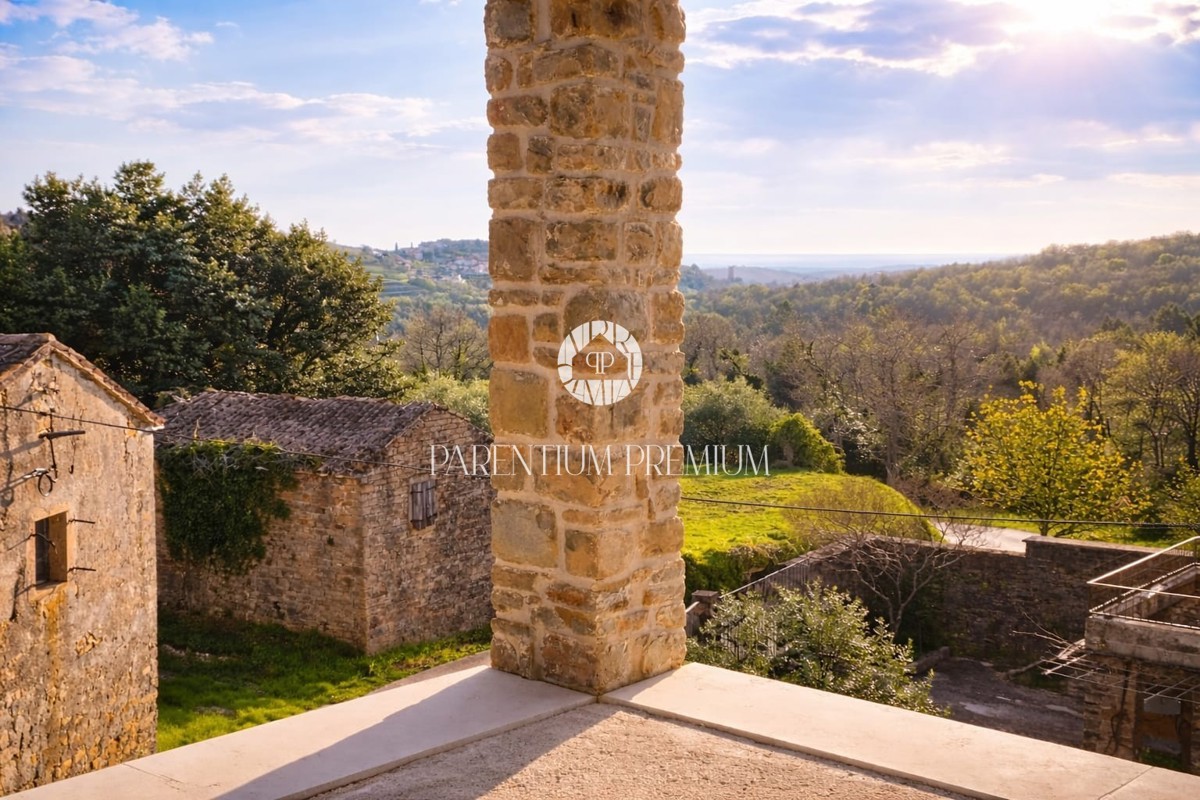 VENDITA ESCLUSIVA – Casa in pietra istriana autentica con vista mare, completamente ristrutturata nel 2025