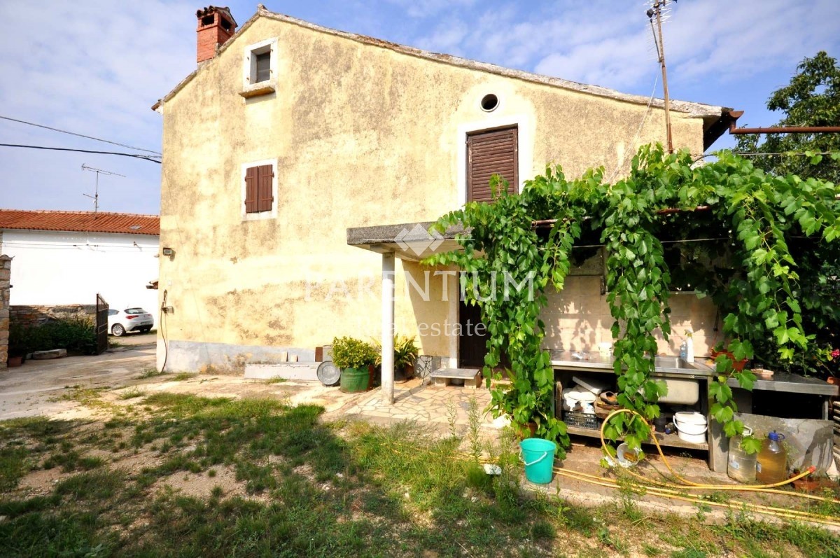 Casa in pietra per l'adattamento