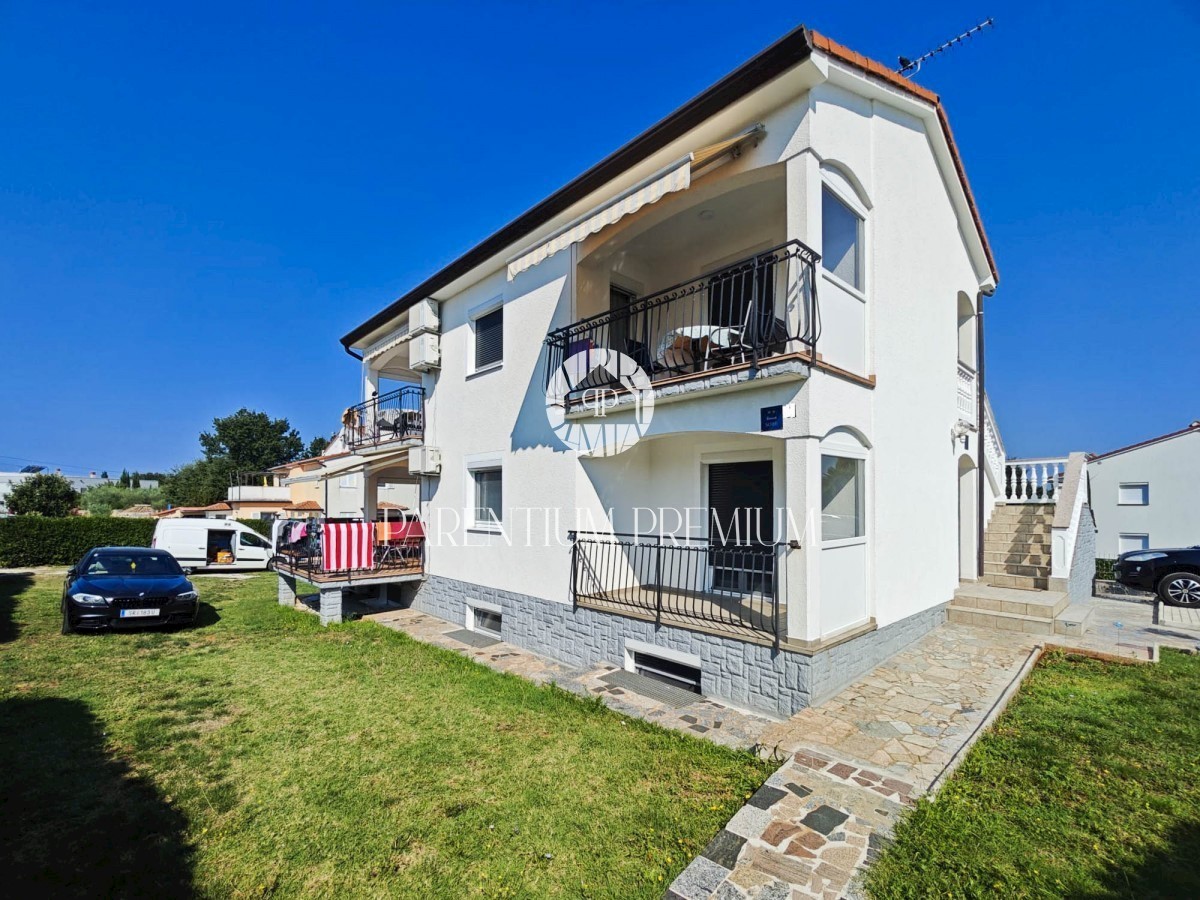 Casa ristrutturata con ampio giardino e 5 appartamenti arredati non lontano da Parenzo