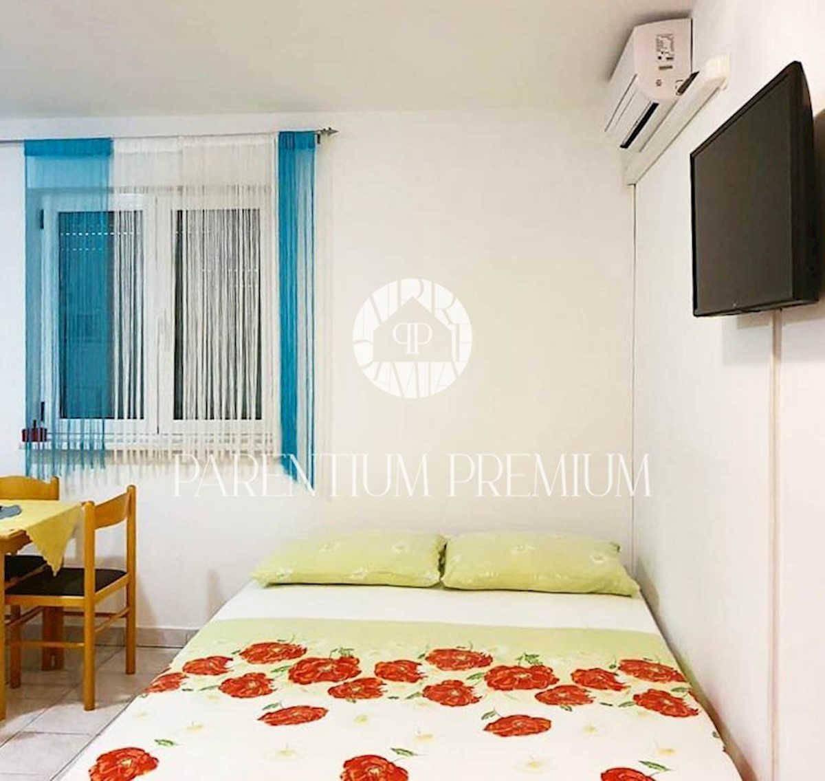 Casa ristrutturata con ampio giardino e 5 appartamenti arredati non lontano da Parenzo