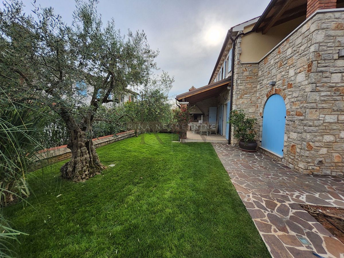 Istria - Parenzo, villa con piscina, giardino, vicino alla spiaggia