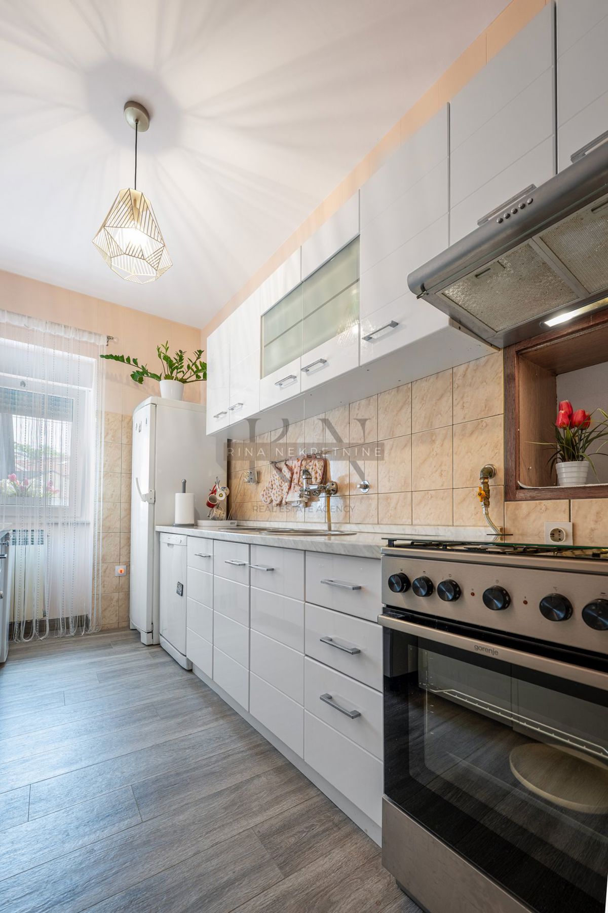 ČRNOMEREC - CASA CON 2 APPT E SPAZIO COMMERCIALE