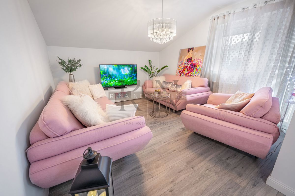 ČRNOMEREC - CASA CON 2 APPT E SPAZIO COMMERCIALE