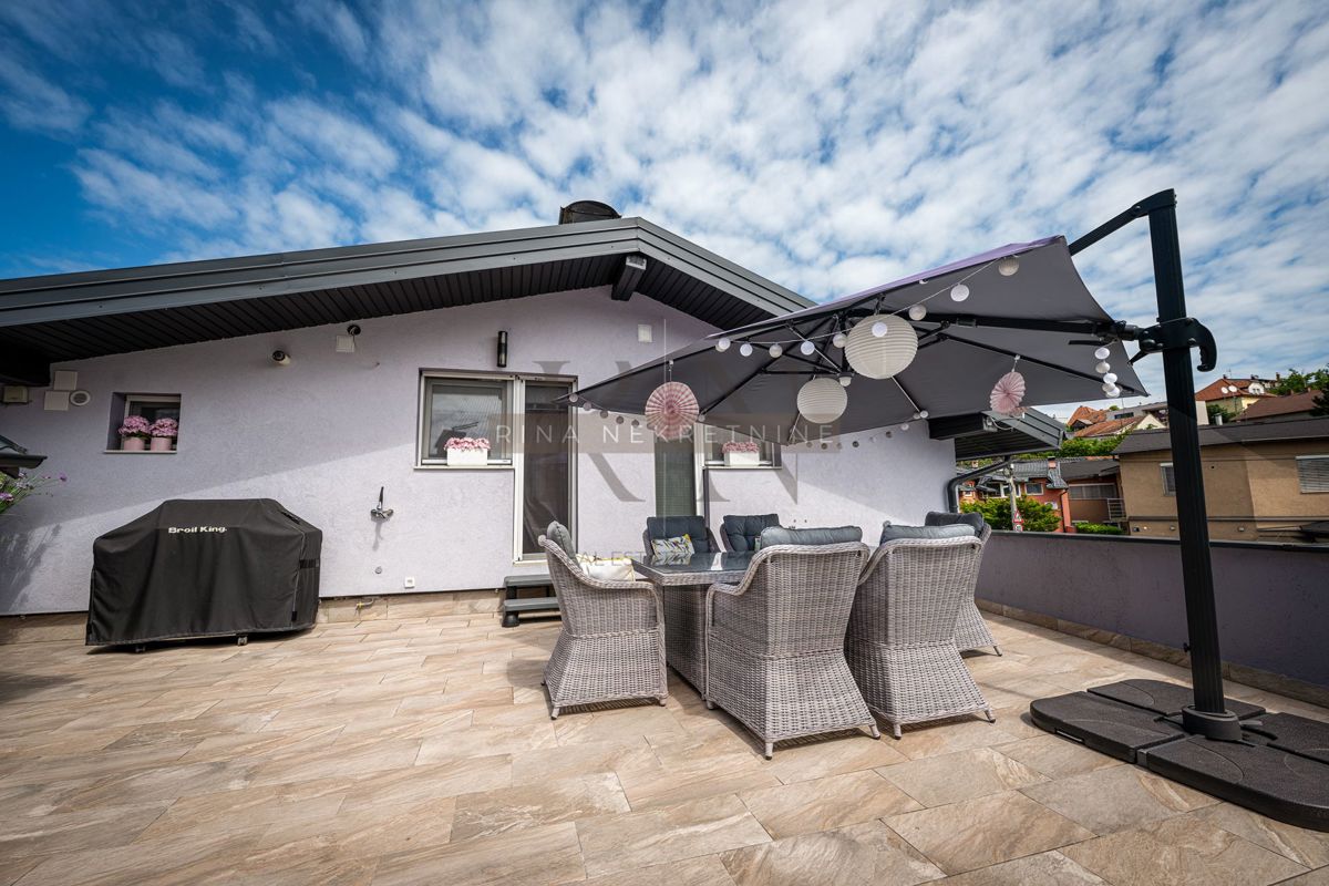 ČRNOMEREC - CASA CON 2 APPT E SPAZIO COMMERCIALE