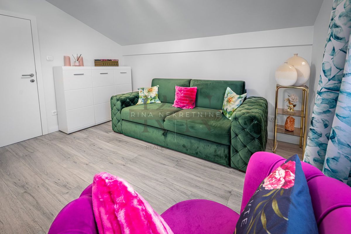 ČRNOMEREC - CASA CON 2 APPT E SPAZIO COMMERCIALE