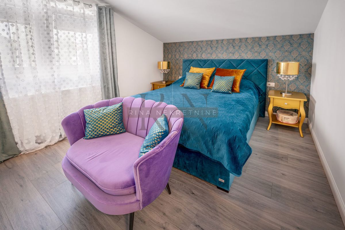 ČRNOMEREC - CASA CON 2 APPT E SPAZIO COMMERCIALE