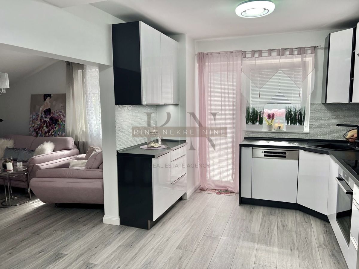 ČRNOMEREC - CASA CON 2 APPT E SPAZIO COMMERCIALE