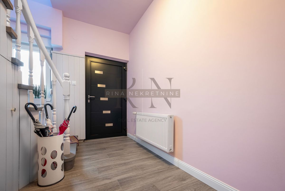 ČRNOMEREC - CASA CON 2 APPT E SPAZIO COMMERCIALE