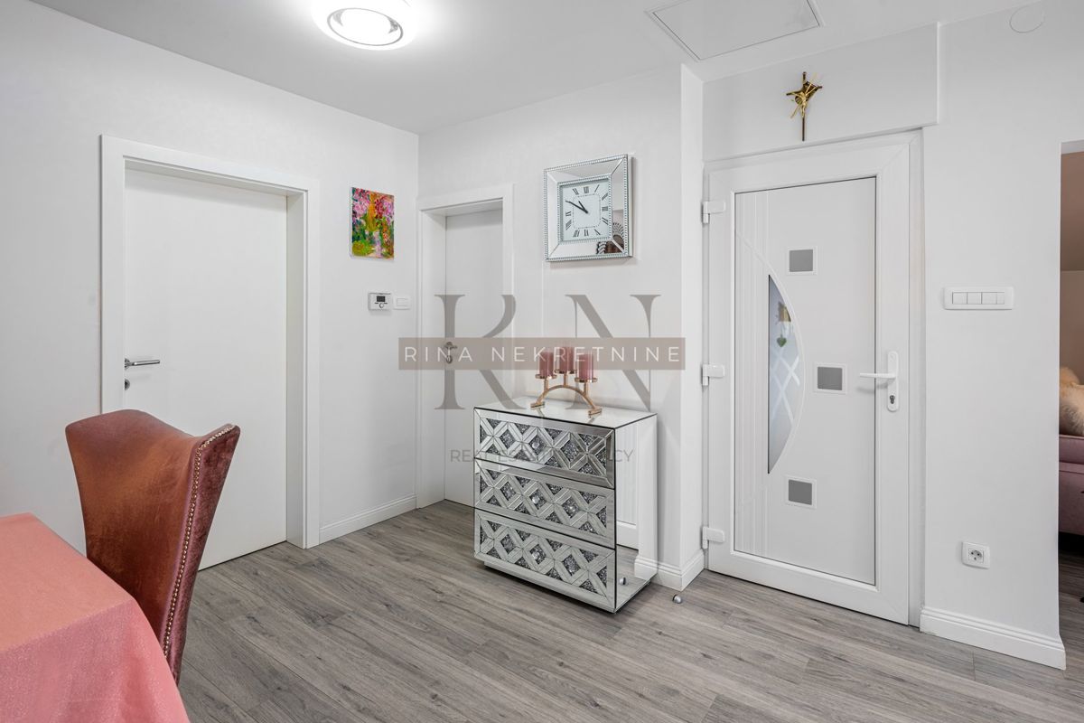 ČRNOMEREC - CASA CON 2 APPT E SPAZIO COMMERCIALE