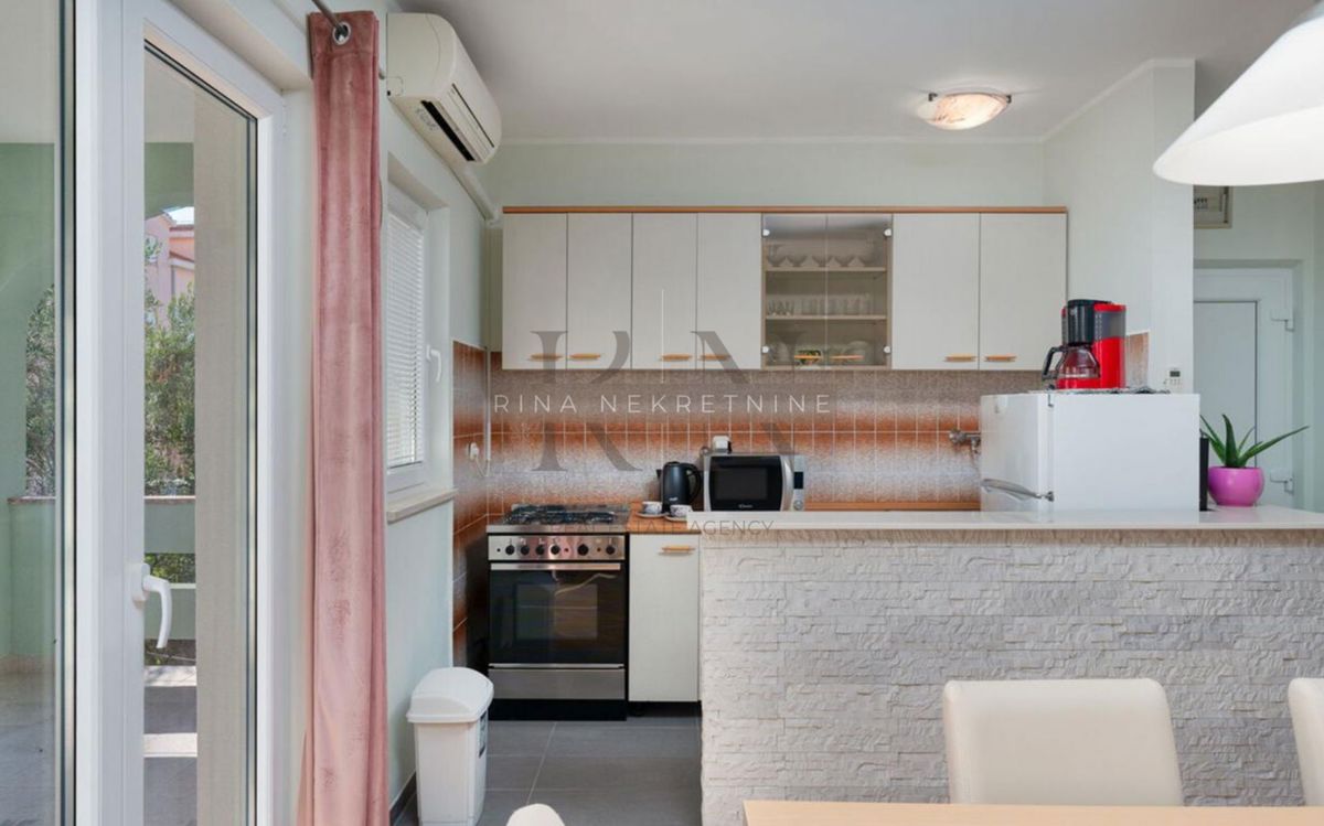 PAG - NOVALJA - IMMOBILE DI INVESTIMENTO CON 3 APPARTAMENTI!