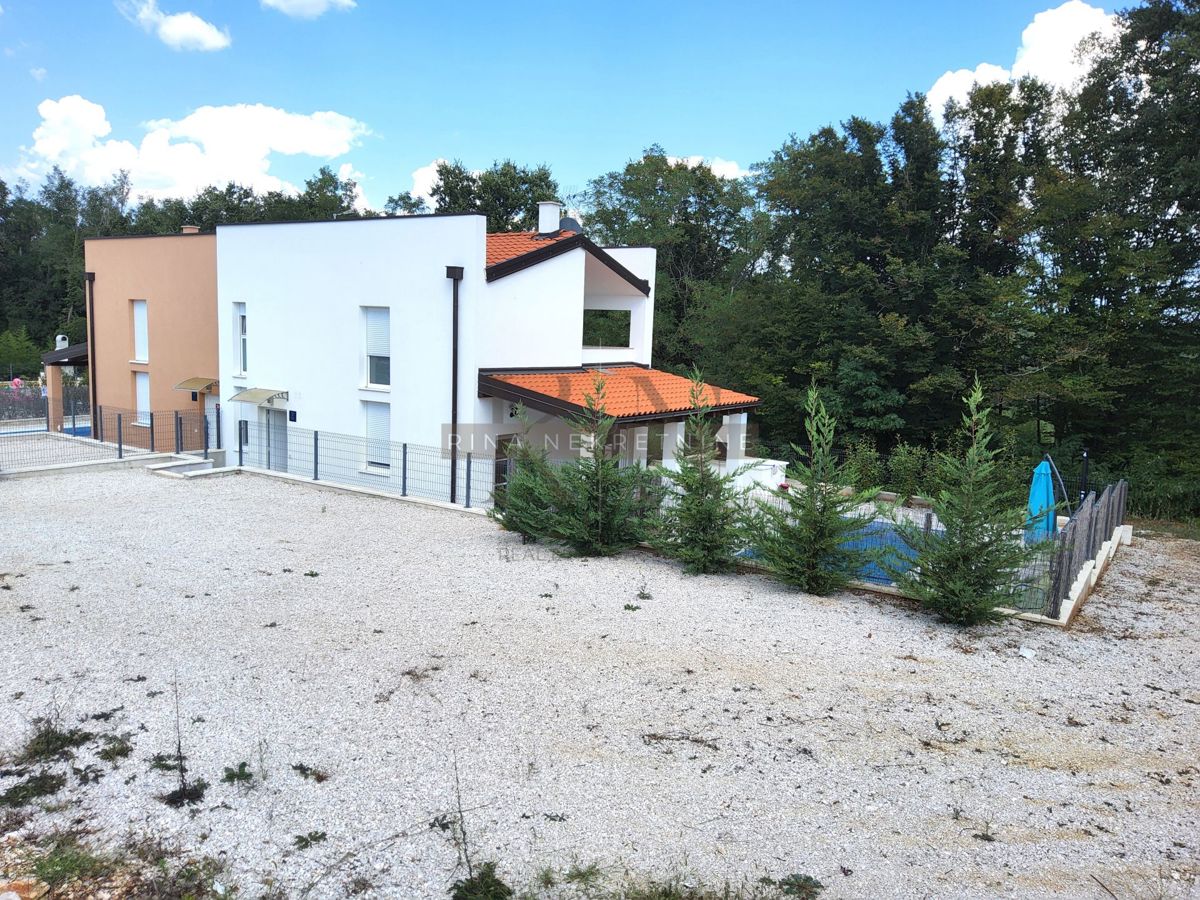 ISTRIA-POREČ-TINJAN-CASA CON PISCINA E VISTA SULLA NATURA