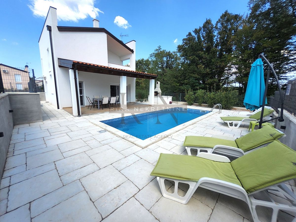 ISTRIA-POREČ-TINJAN-CASA CON PISCINA E VISTA SULLA NATURA