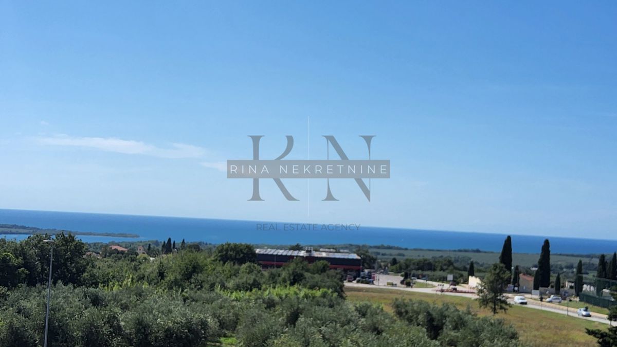 Locale Commerciale 146,56 m² su Strada Principale Parenzo