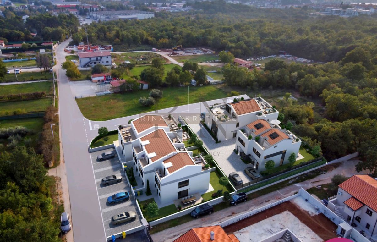 PARenzo - Nuova Casa con Piscina in Zona Esclusiva