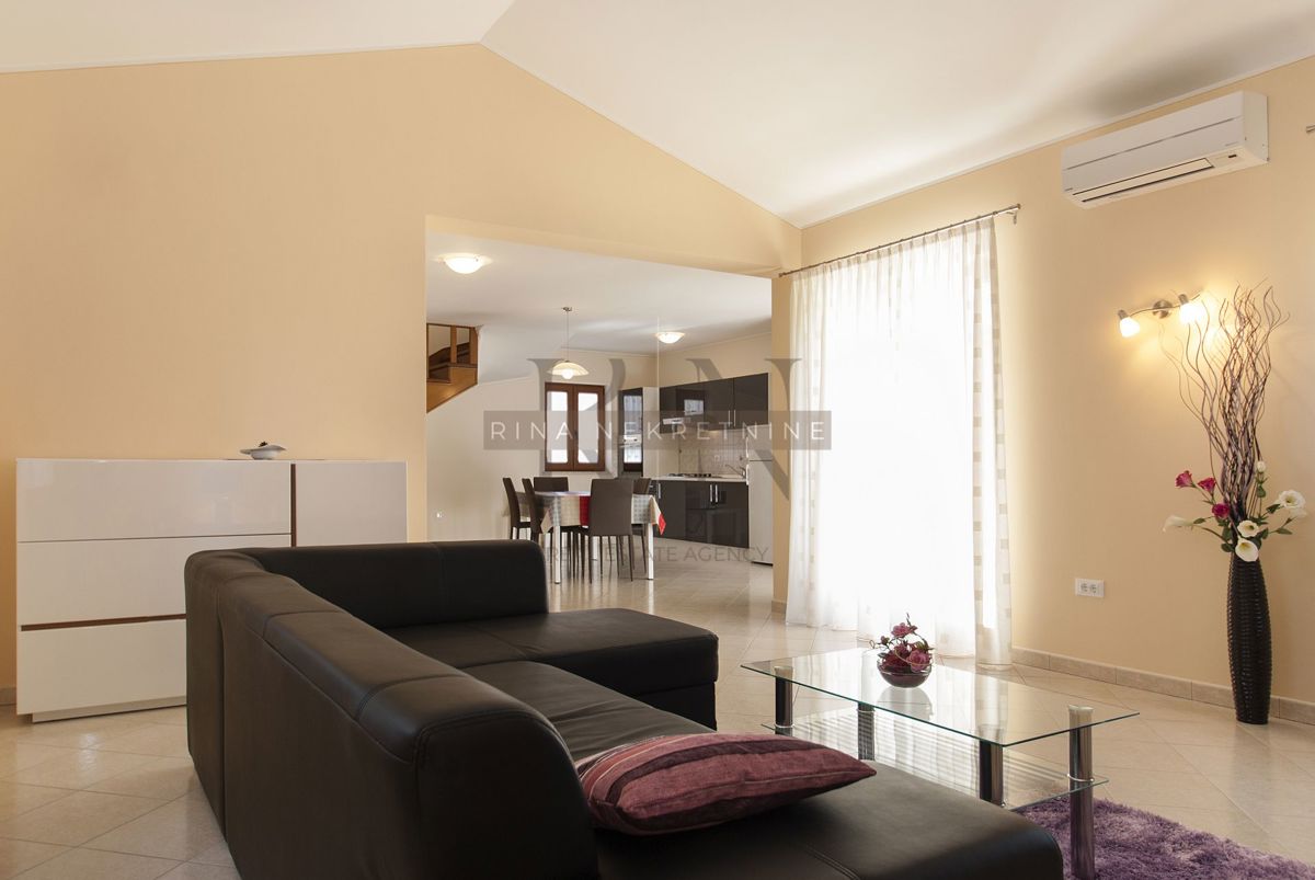 ISTRIA, PARENZO - VICINO A PARENZO, Casa familiare 140 m², piscina, natura